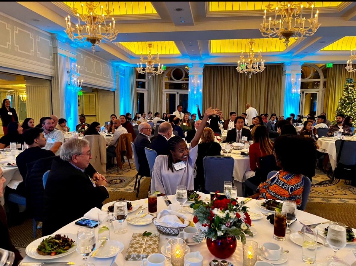 LA Holiday Dinner Alumni raised hand